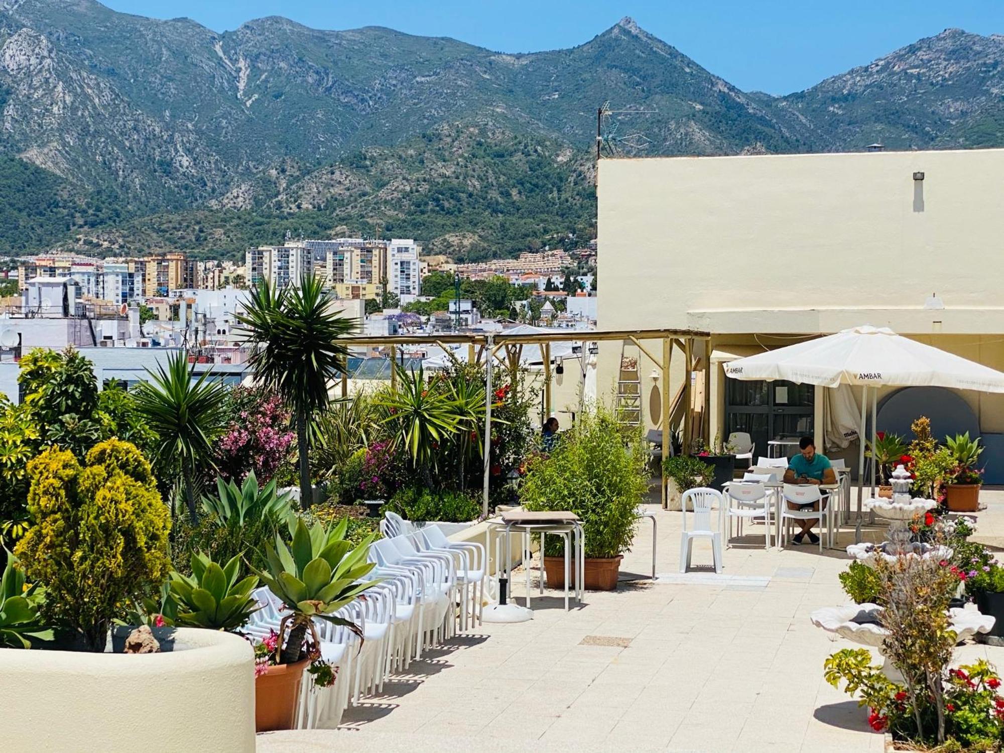 Apartment On The First Line Of The Sea With A View And Free Parking Marbella Zewnętrze zdjęcie